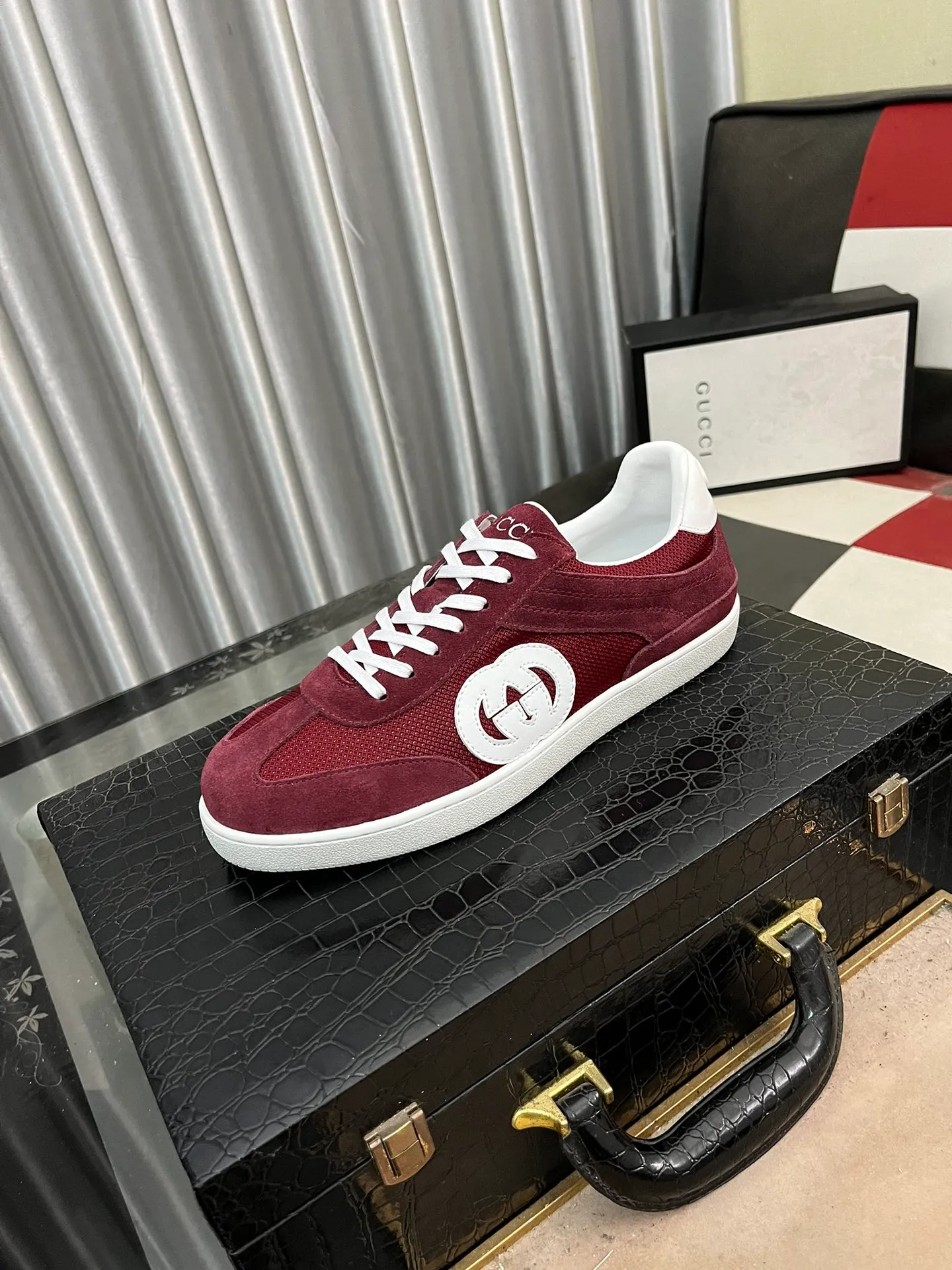Men's shoes💰380⌚️⌚️[GUCCI] Gucci men's casual shoes are absolutely popular🔥The ultimate matching item for trendy men! The charm of super texture is irresistible, the main recommendation, the flower leather color is bright! The upper is made of high-quality cowhide + brand printed fabric, sheepskin feet, wear-resistant rubber sole, noble and elegant! Extremely comfortable🎁🎁You can be as handsome as you want💪 38-447️⃣colors available
